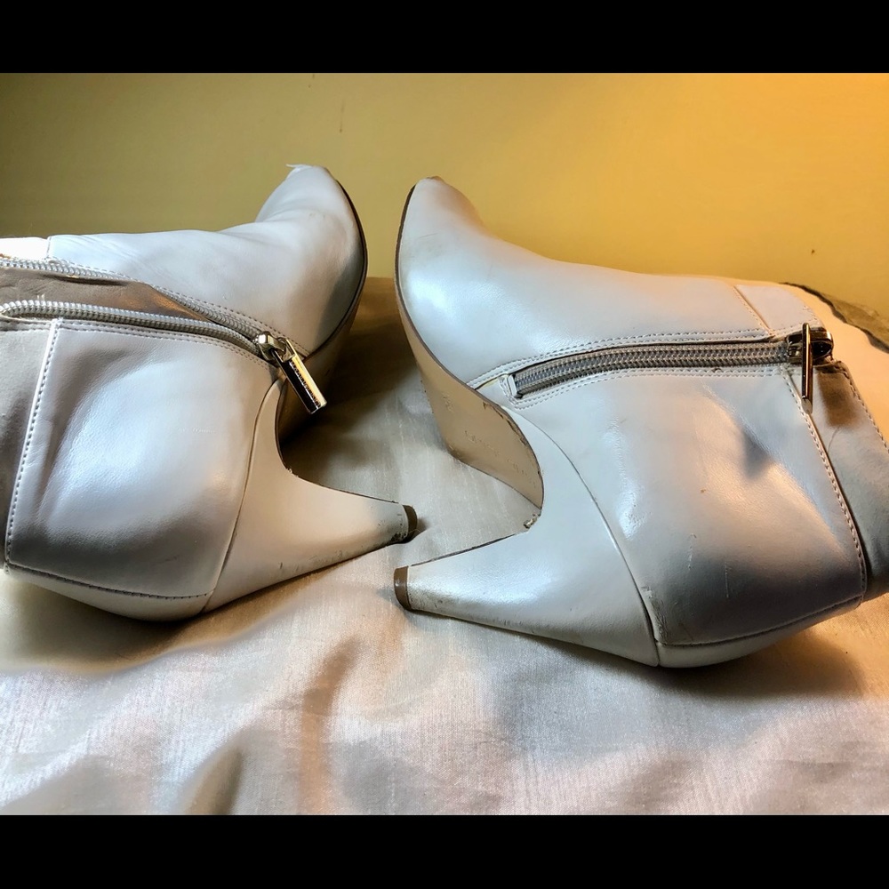 Boot - Picture 4 of 15
